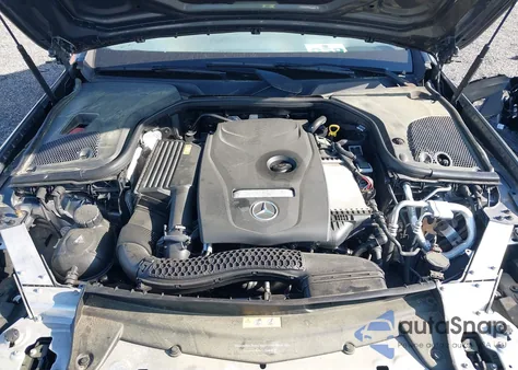 2017 Mercedes-Benz E 300 4Matic z USA, uszkodzony, nr VIN WDDZF4KB2HA228511